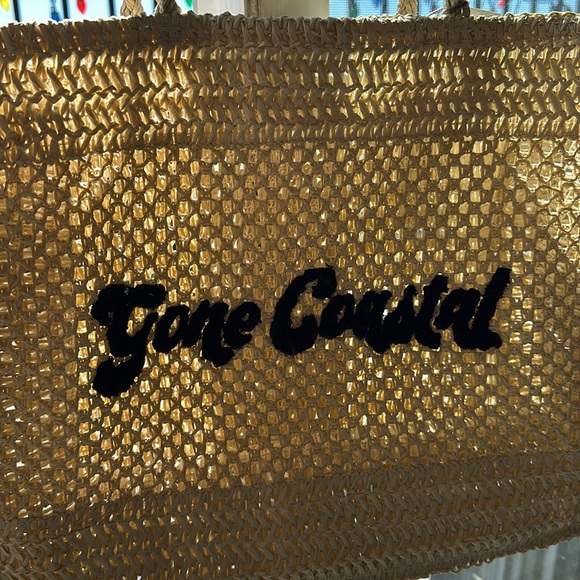 BRAND NEW CROCHET LIGHT CREAM TOTE W/TAGS GREAT SIZE FOR TOWEL AND EXTRA STUFF - Picture 2 of 5